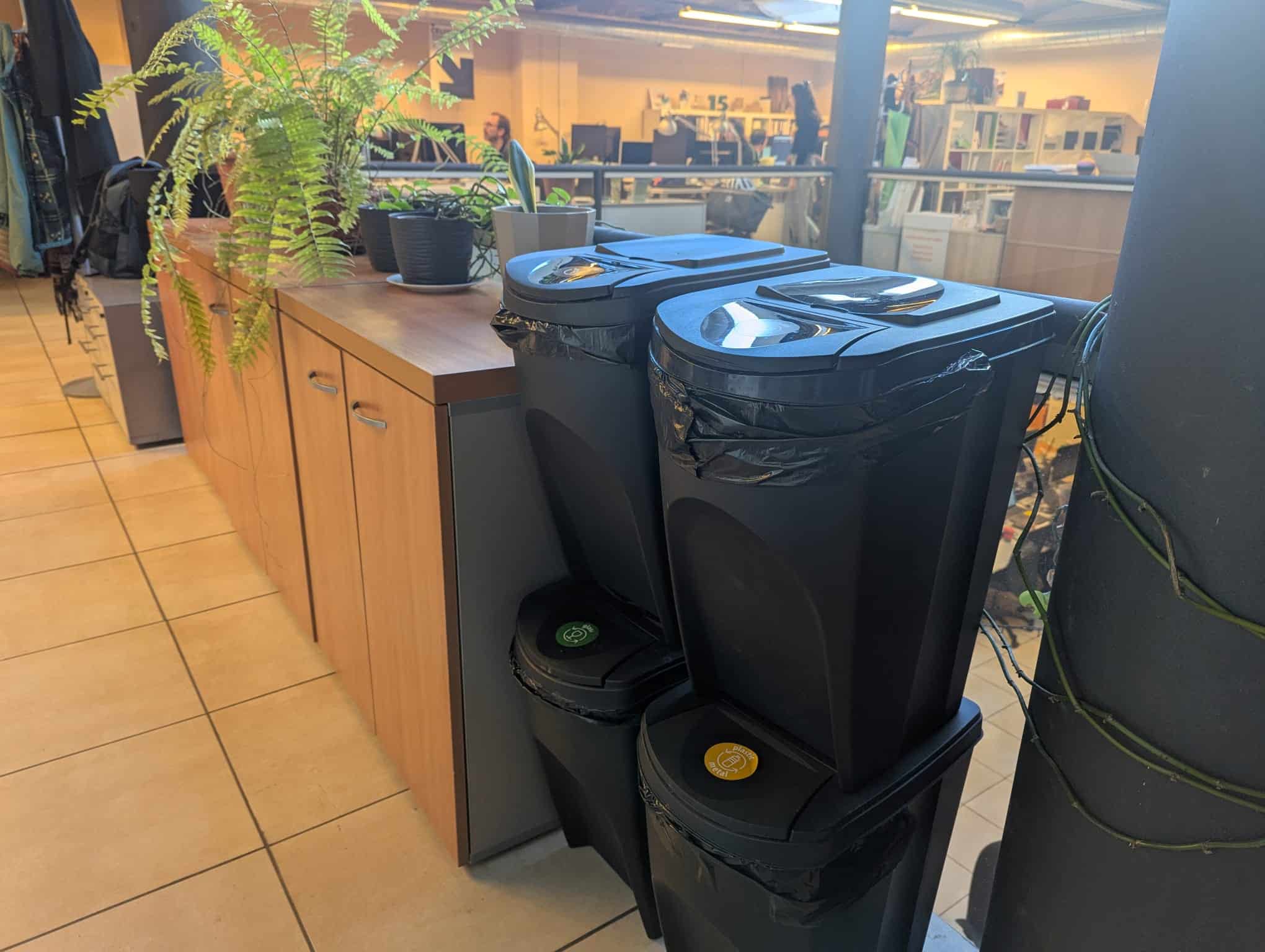 Com reciclar en una oficina